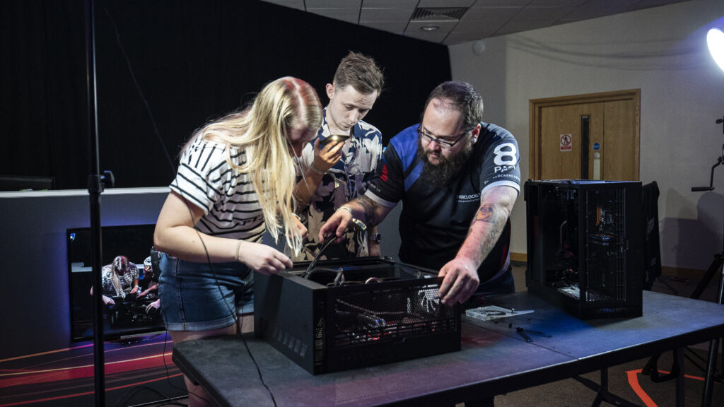 Overclockers UK Staff building a PC fast