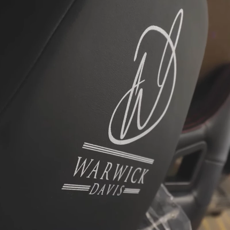 Close up of Warwick Davis' noblechairs